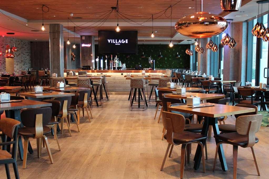 Village Hotel Newcastle Holystone  レストラン 写真