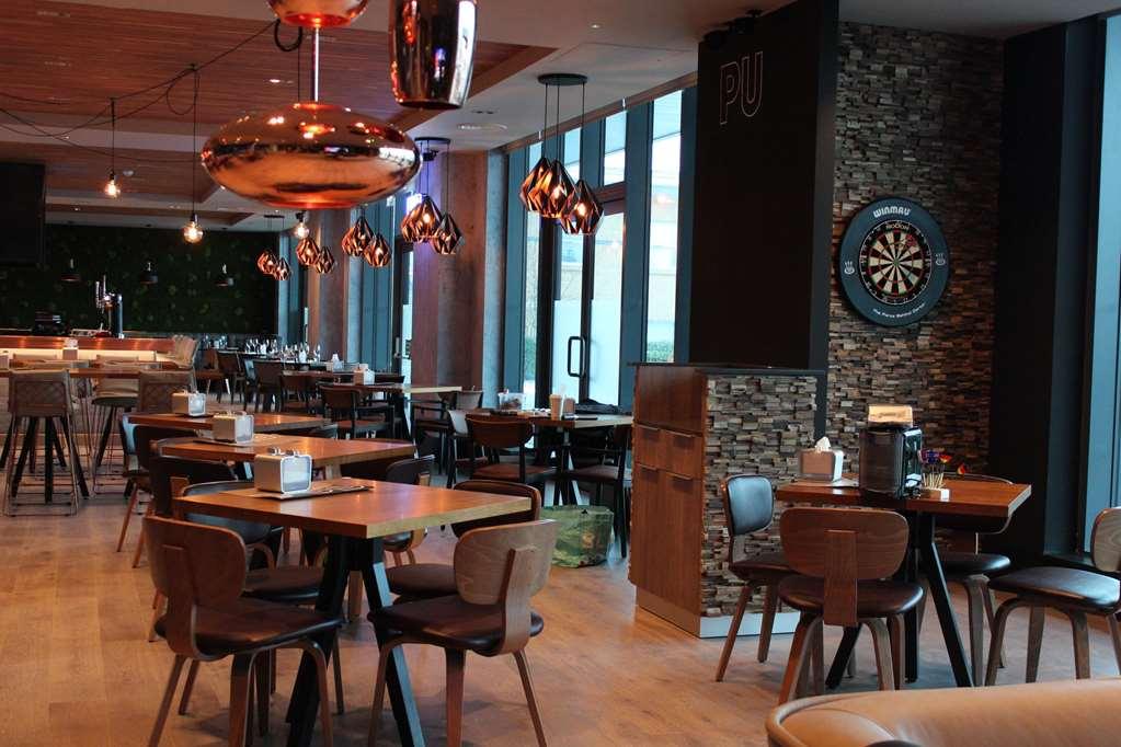 Village Hotel Newcastle Holystone  レストラン 写真