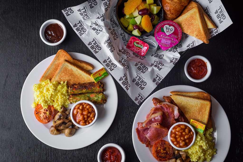 Village Hotel Newcastle Holystone  レストラン 写真